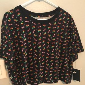 New Nike Crop with cute pattern!